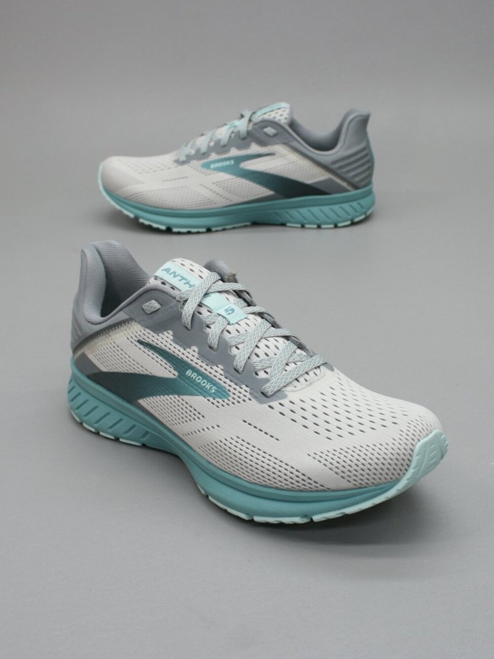 Brooks Ladies 8.5 B Anthem 5 Oyster Gray Teal Running Shoes Sneakers 1203651B028
